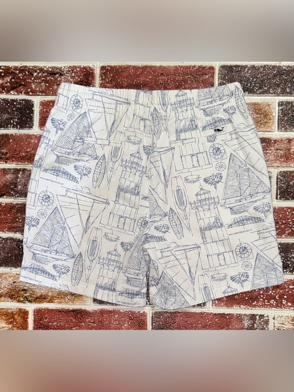 Vineyard Vines pull on sailboat shorts boys size 16 white blue twill